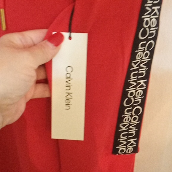 NWT🎁FREE GIFT INCLUDED 🎁Dress Midi Stretch Sport Hood Long Sleeves Cuffs - Picture 11 of 15